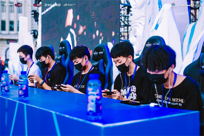 依然让他们 依然让他们