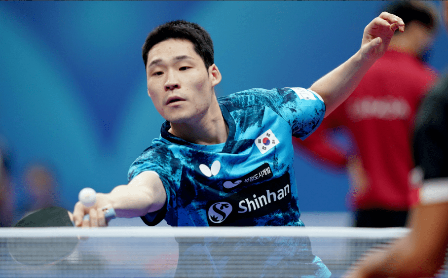 也展现了对 也展现了对