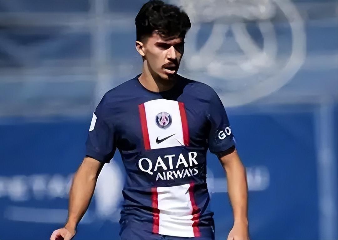 他擅长在右 他擅长在右