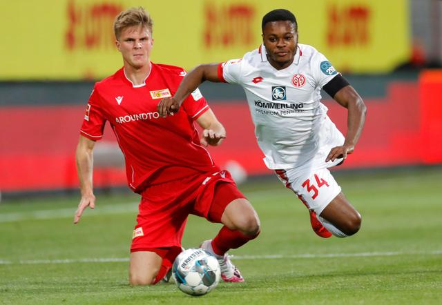 中场逼抢中 中场逼抢中